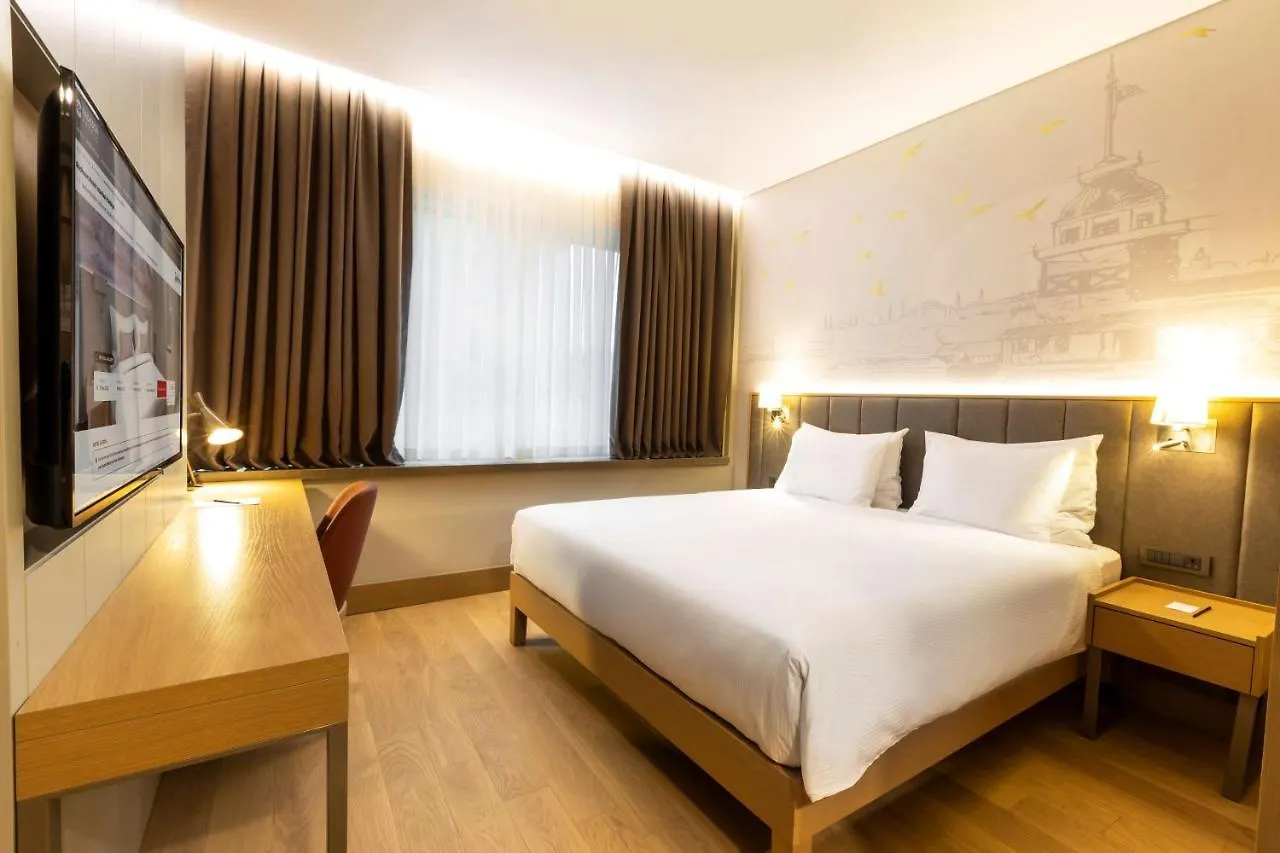 Radisson Hotel Istanbul Harbiye 4*,