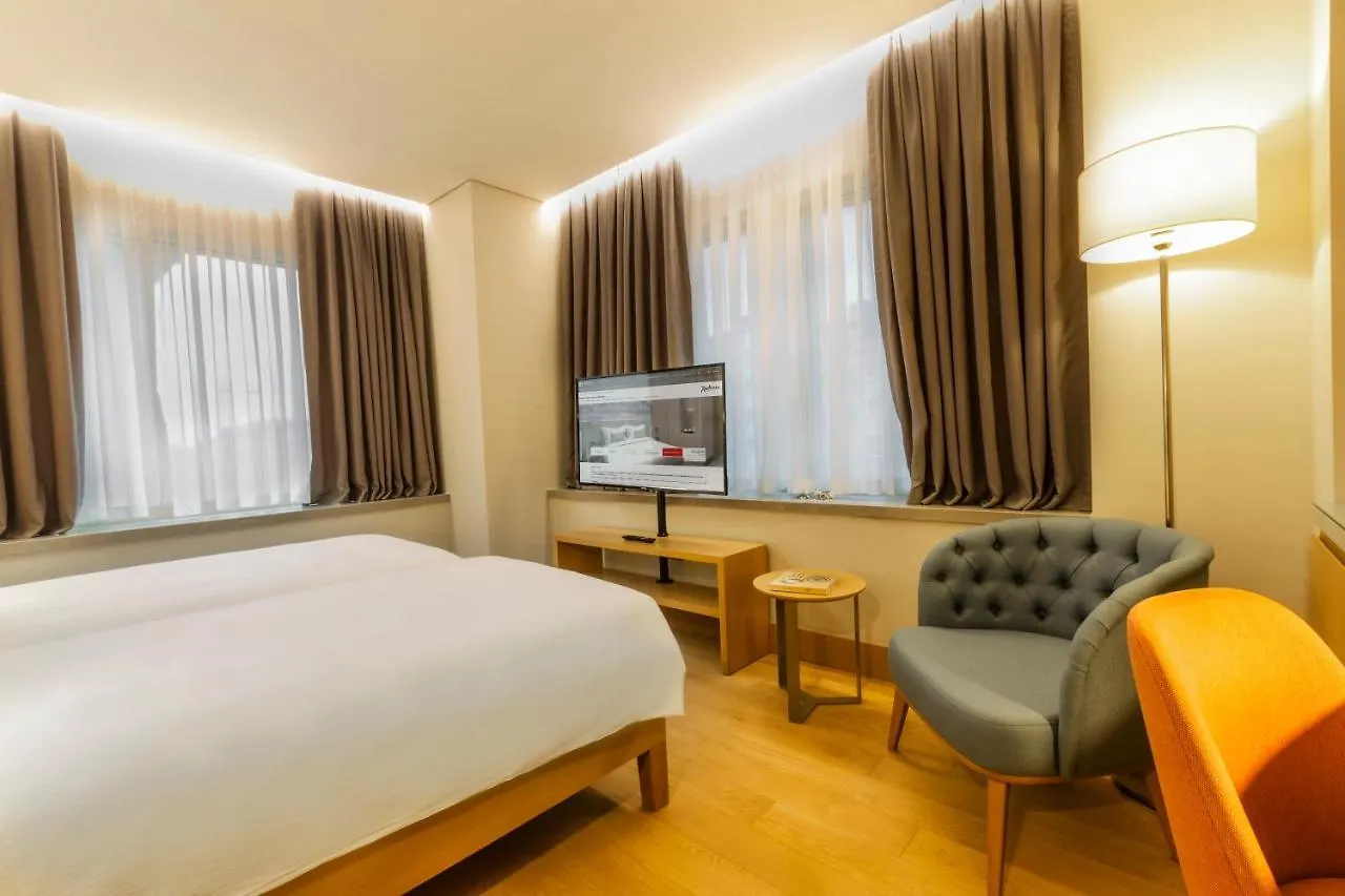 Radisson Hotel Istanbul Harbiye 4*,